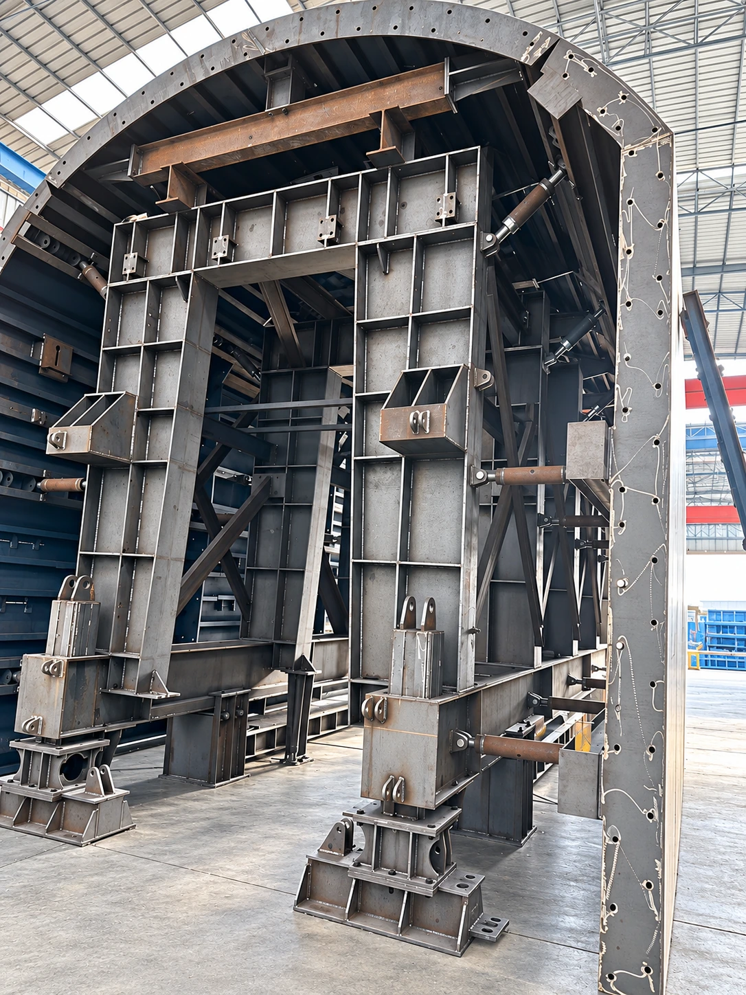 Hydraulic & custom formwork · 3